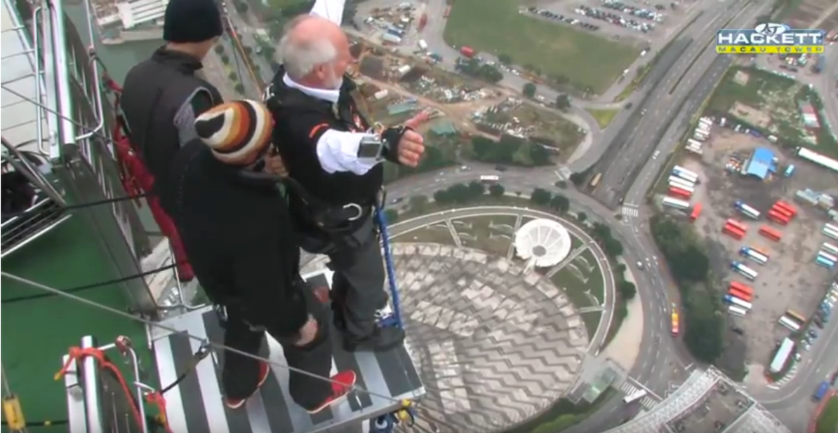 PO Berg Macau Tower bungy jump 5 dec 2014