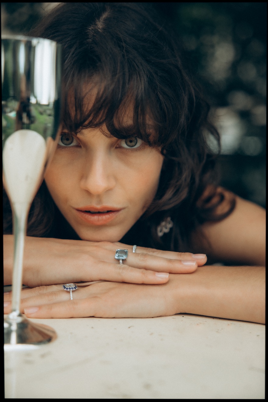 Winterfarbe-Blau-Luxus-und-Leuchtkraft-bei-Rozet-Fischmeister