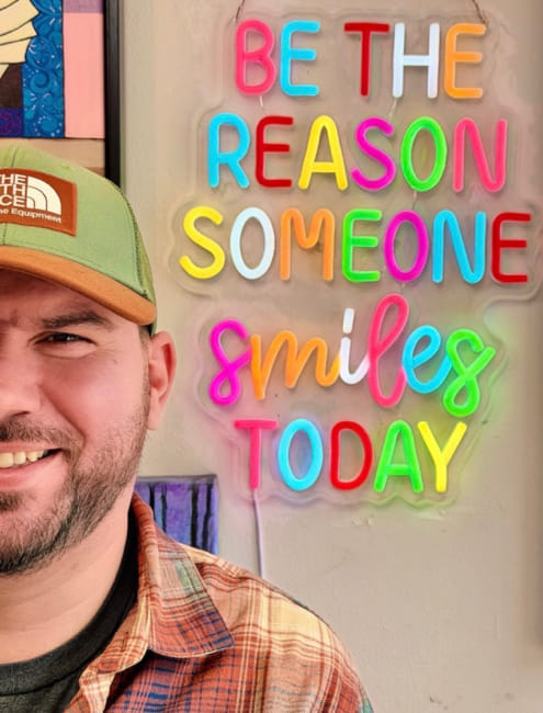 May be an image of one or more people, beard, people smiling and text that says '間 塩 e Equipment Equipment lent Equipme BE ΤΗΕ REASON SOMEONE smiles ΤΟΟΥ'